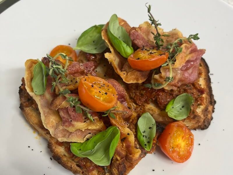 2point-trogir-bruschette-sa-pancetom