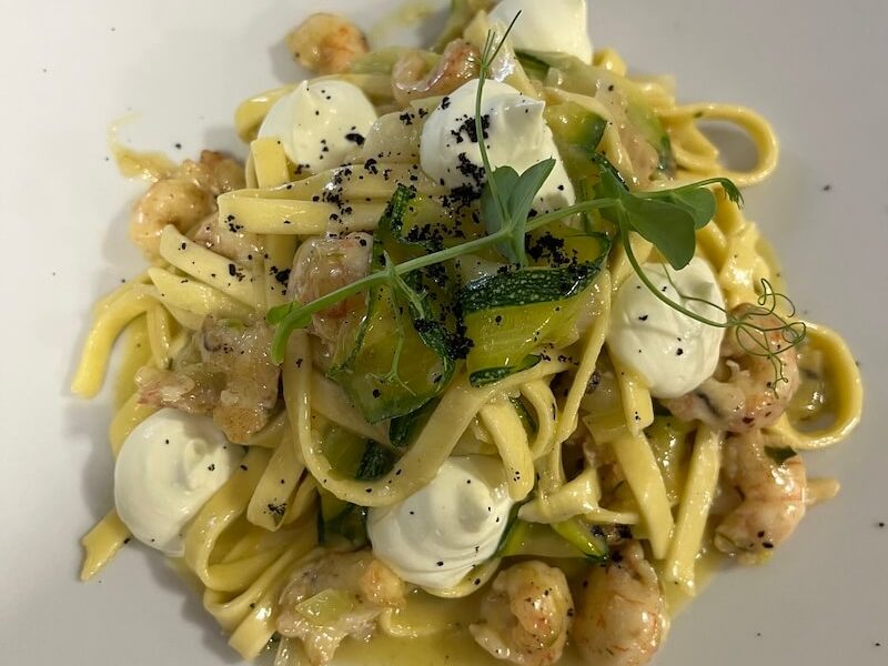 2point-trogir-linguini-sa-skampima